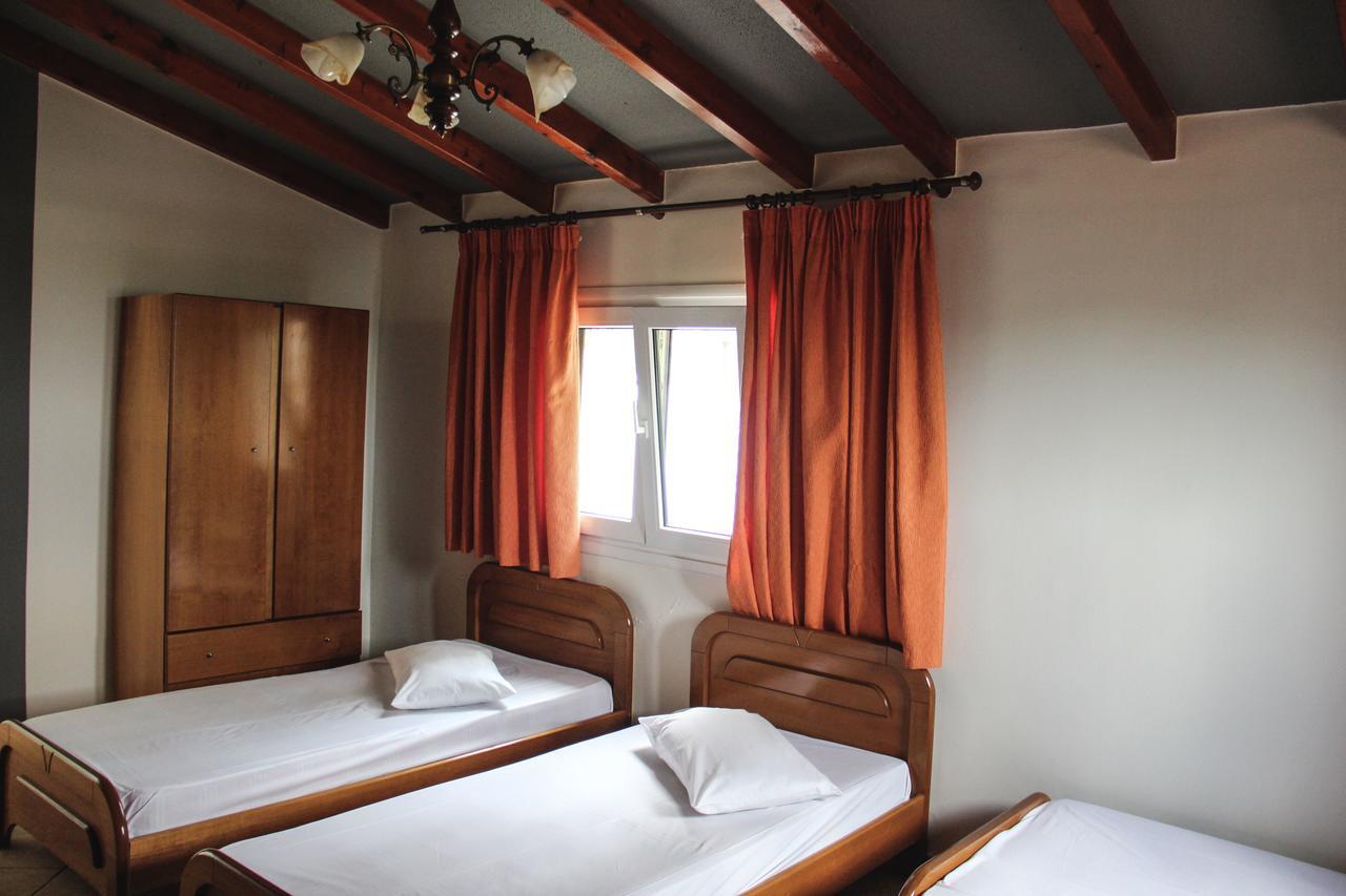 Guesthouse Vrenthi Karítaina Buitenkant foto